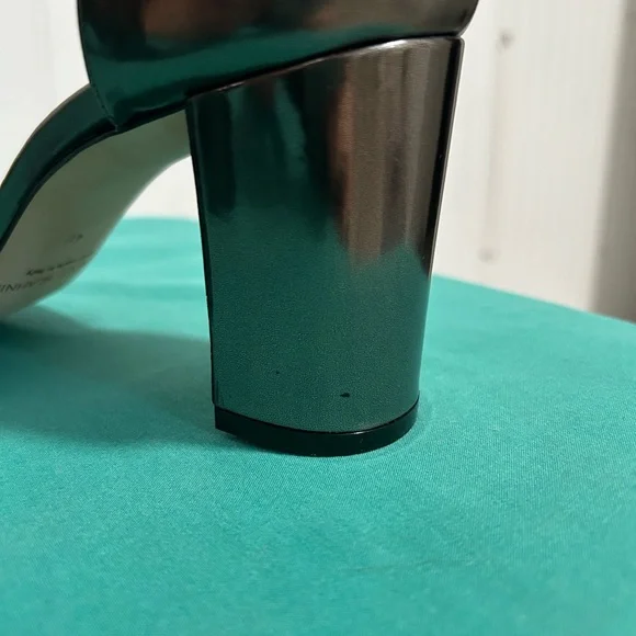 Manolo Blahnik Ankle-Strap Open-Toe Heels SZ: 40 - Picture 5 of 9